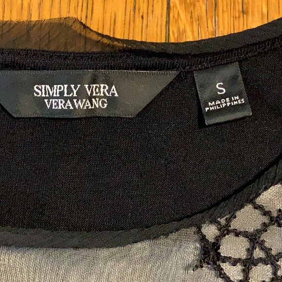 Beautiful Vera Wang sleeveless Top - Picture 5 of 9